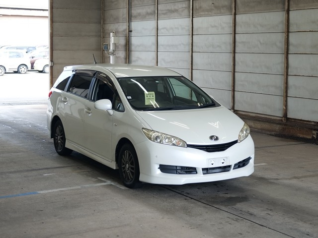 TOYOTA WISH 2010