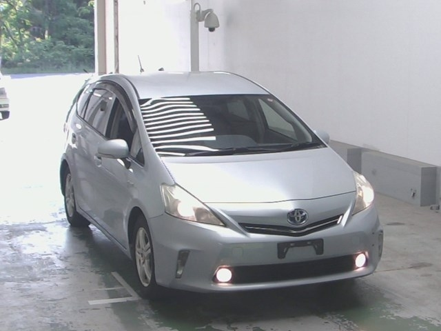 TOYOTA PRIUS ALPHA 2012
