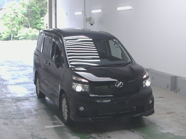TOYOTA VOXY 2012