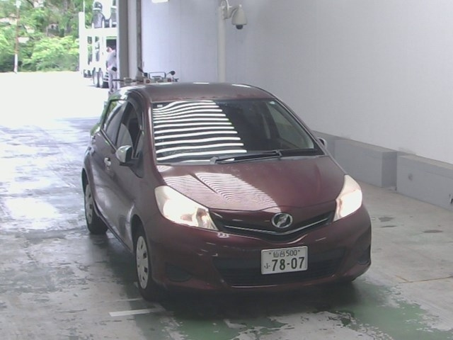 TOYOTA VITZ 2013