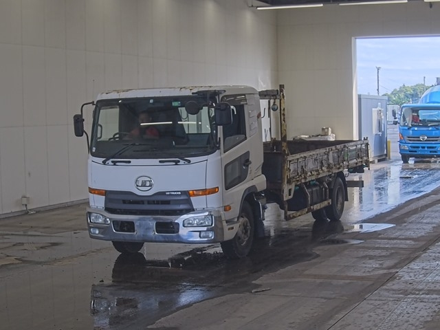 NISSAN UD SERIES 2015