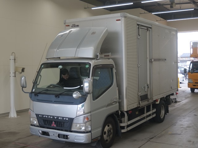 MITSUBISHI CANTER 2005