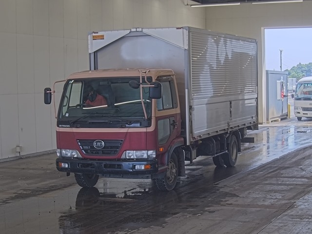 NISSAN CONDOR 2011