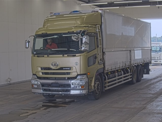 NISSAN QUON 2017
