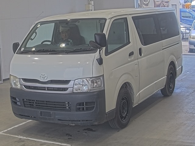 TOYOTA HIACE VAN 2010