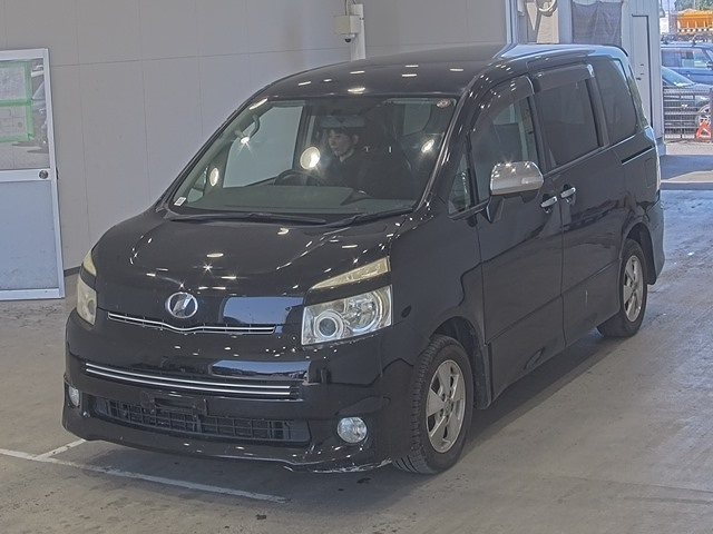 TOYOTA VOXY 2009