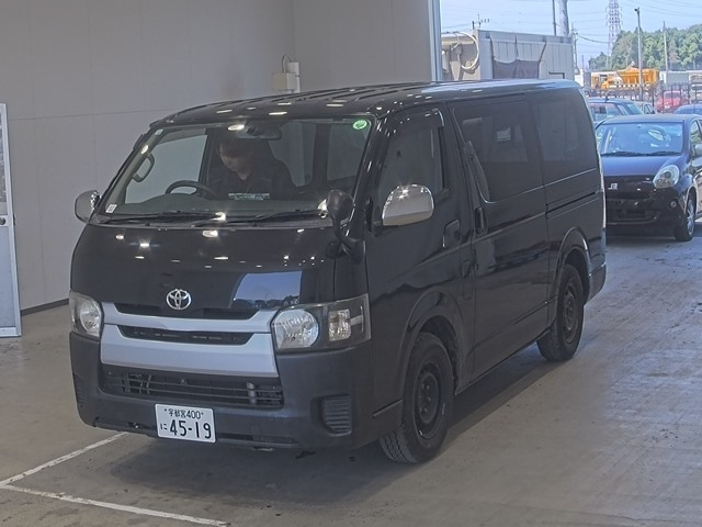 TOYOTA HIACE VAN 2016