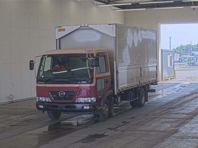 NISSAN CONDOR 2011