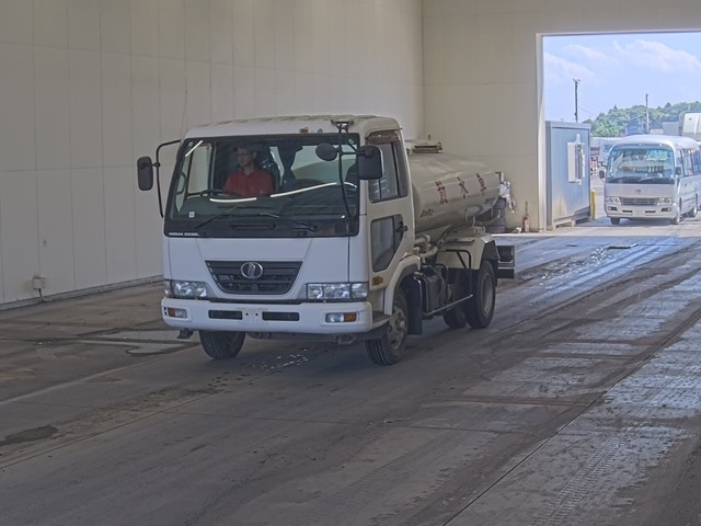 NISSAN CONDOR 2005