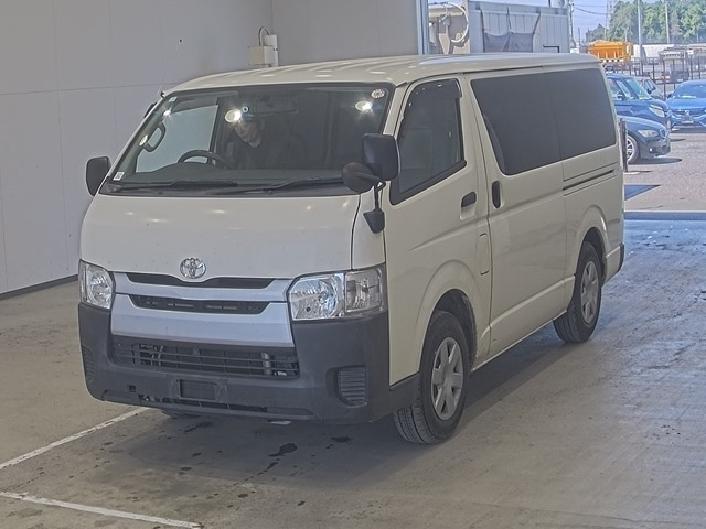 TOYOTA HIACE VAN 2017
