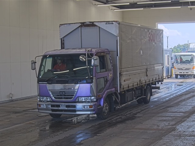 NISSAN TRUCK 2005