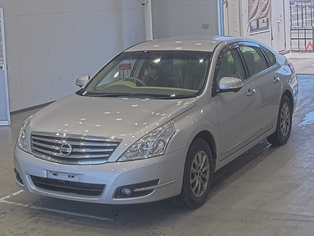 NISSAN TEANA 2010