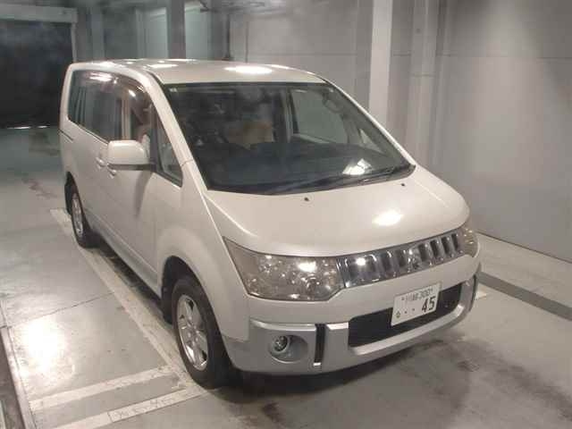 MITSUBISHI DELICA D5 2009