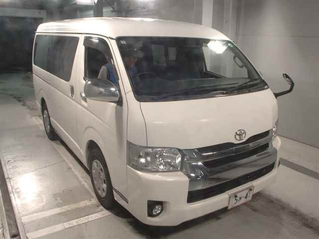 TOYOTA HIACE VAN