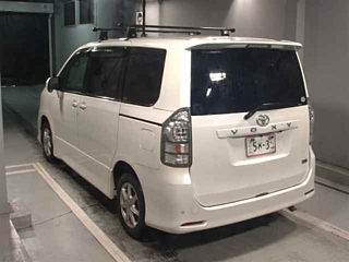 TOYOTA VOXY 2010