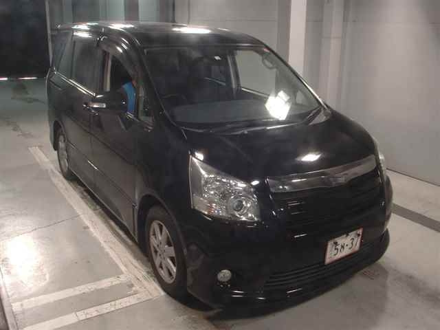 TOYOTA NOAH 2008