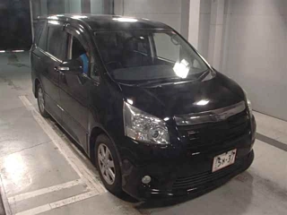TOYOTA NOAH 2008