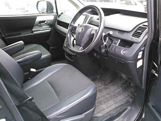 TOYOTA VOXY 2012