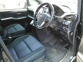 TOYOTA VOXY 2017