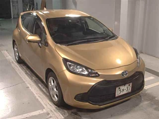 TOYOTA AQUA 2021