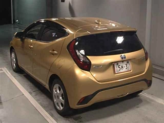 TOYOTA AQUA 2021