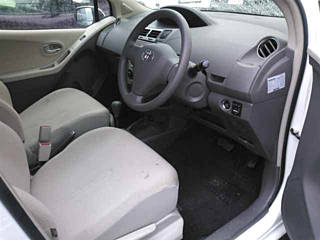 TOYOTA VITZ 2011