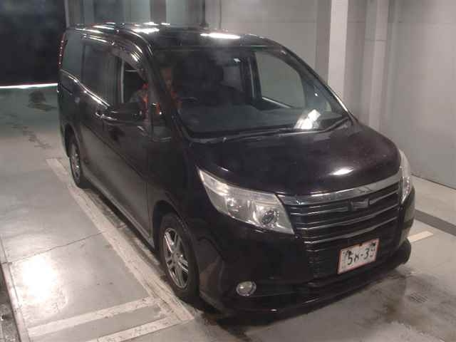 TOYOTA NOAH 2014