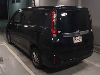 TOYOTA NOAH 2014