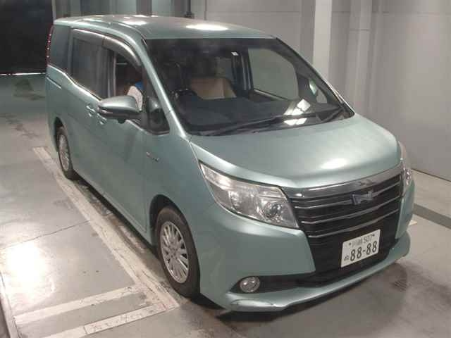TOYOTA NOAH 2014
