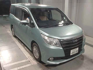 TOYOTA NOAH 2014