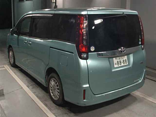 TOYOTA NOAH 2014
