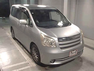 TOYOTA NOAH 2009