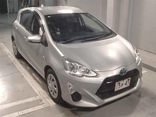 TOYOTA AQUA 2017
