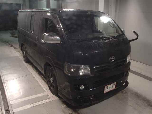 TOYOTA HIACE VAN
