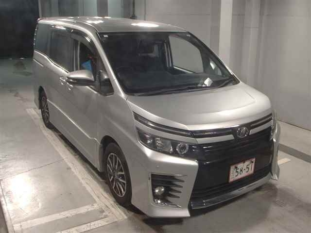 TOYOTA VOXY 2016