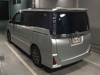 TOYOTA VOXY 2016