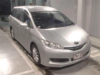 TOYOTA WISH 2016