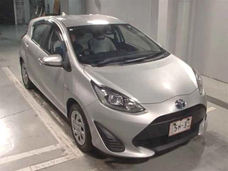 TOYOTA AQUA 2019