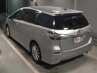 TOYOTA WISH 2016