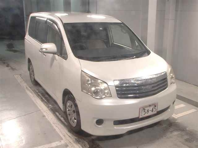 TOYOTA NOAH 2012