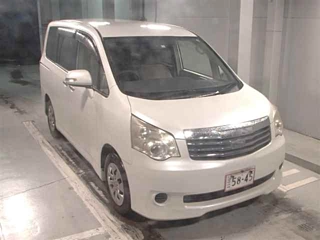 TOYOTA NOAH 2012