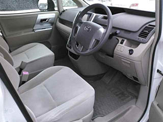 TOYOTA NOAH 2012