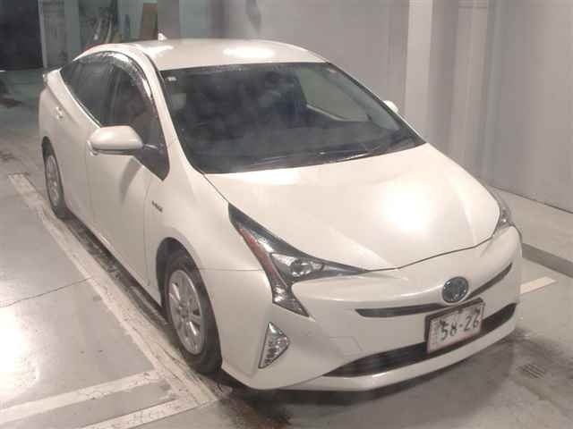 TOYOTA PRIUS 2018