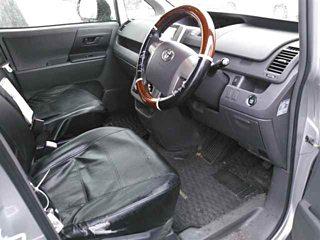 TOYOTA NOAH 2010