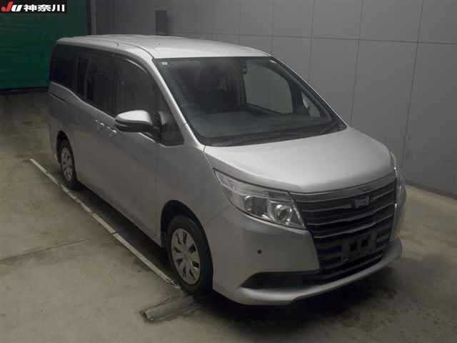 TOYOTA NOAH 2015
