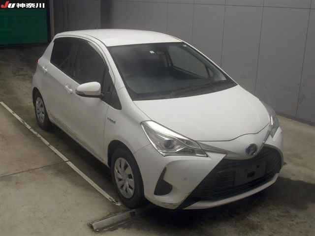 TOYOTA VITZ 2020