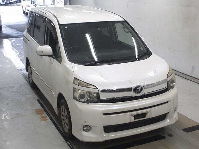TOYOTA VOXY 2010