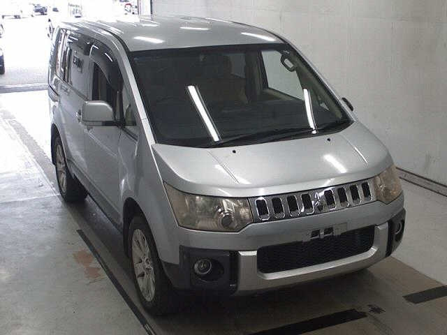 MITSUBISHI DELICA D5