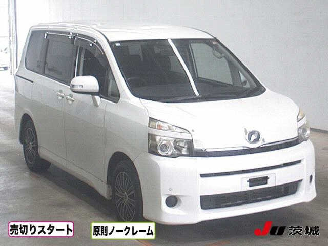 TOYOTA VOXY 2010