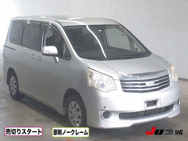 TOYOTA NOAH 2012